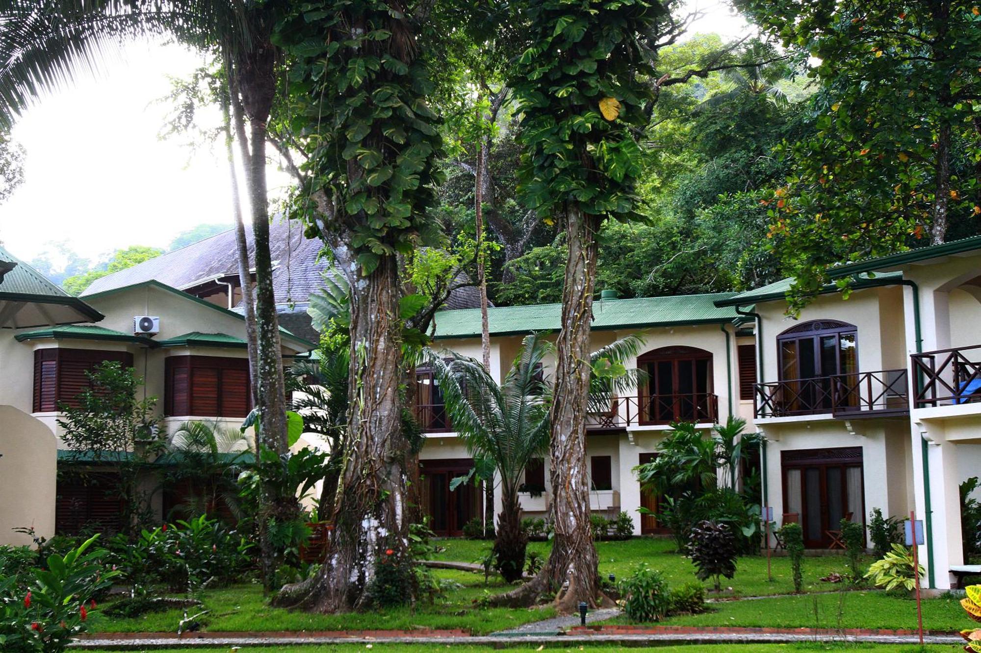 Club Del Mar Oceanfront Hotel Jacó Buitenkant foto